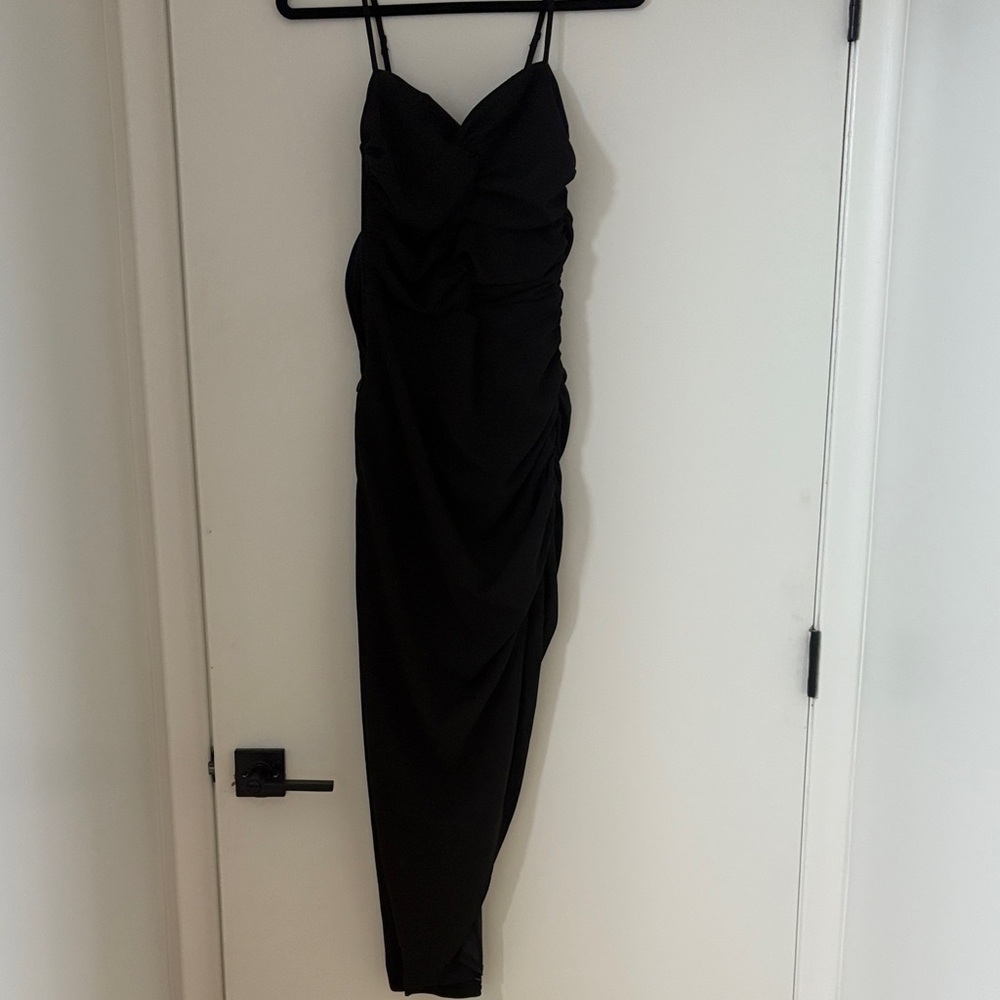NWT Abercrombie & FitchWomen's
Ruched Front Cutout Asymmetrical Midi Dress